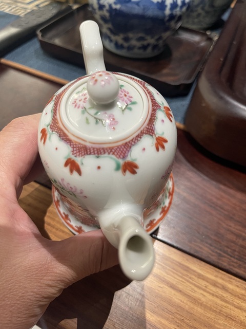 古玩陶瓷花卉紋執壺真品鑒賞圖