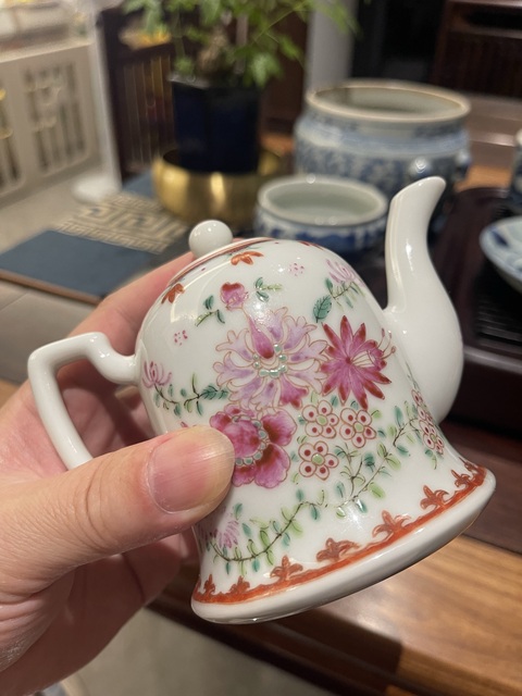 古玩陶瓷花卉紋執壺真品鑒賞圖