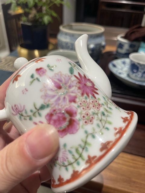 古玩陶瓷花卉紋執壺真品鑒賞圖