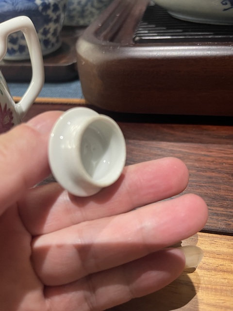 古玩陶瓷花卉紋執壺真品鑒賞圖