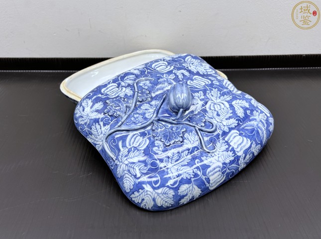 古玩陶瓷瓜蝶連綿青花蓋盒真品鑒賞圖