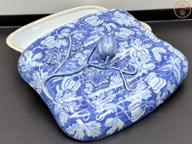 古玩陶瓷瓜蝶連綿青花蓋盒真品鑒賞圖
