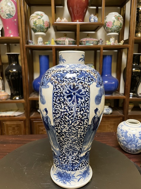 古玩陶瓷人物紋青花瓶真品鑒賞圖