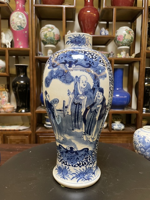 古玩陶瓷人物紋青花瓶真品鑒賞圖