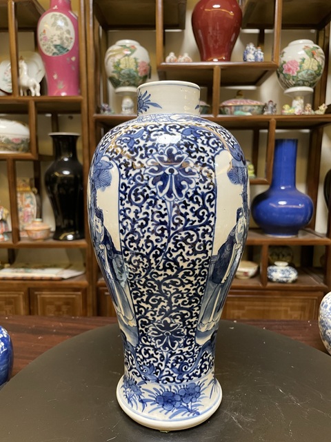 古玩陶瓷人物紋青花瓶真品鑒賞圖