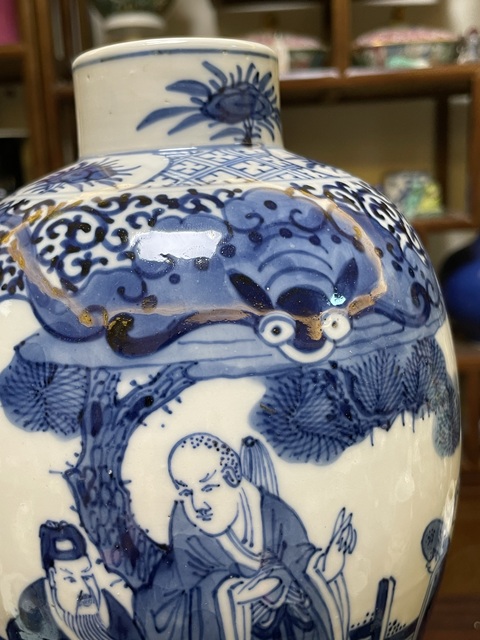 古玩陶瓷人物紋青花瓶真品鑒賞圖