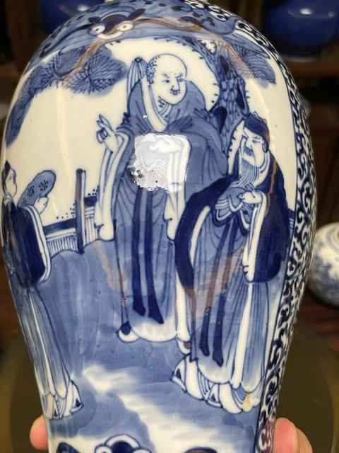 古玩陶瓷人物紋青花瓶真品鑒賞圖