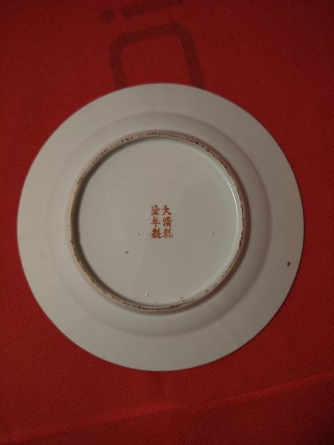 古玩陶瓷松石綠地粉彩蝴蝶花卉紋盤真品鑒賞圖