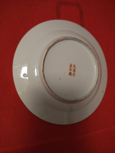 古玩陶瓷松石綠地粉彩蝴蝶花卉紋盤真品鑒賞圖