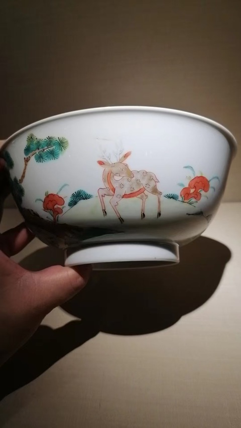 古玩陶瓷粉彩松鹿圖碗真品鑒賞圖