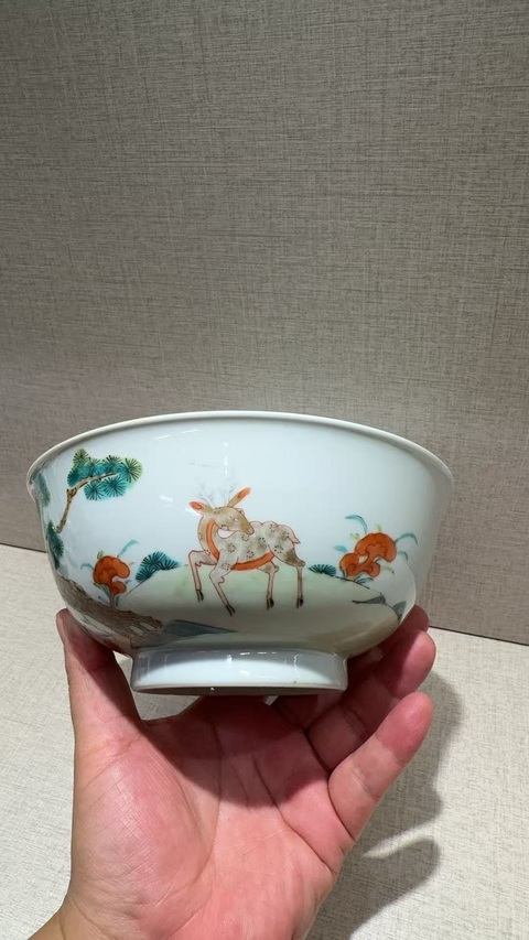古玩陶瓷粉彩松鹿圖碗真品鑒賞圖