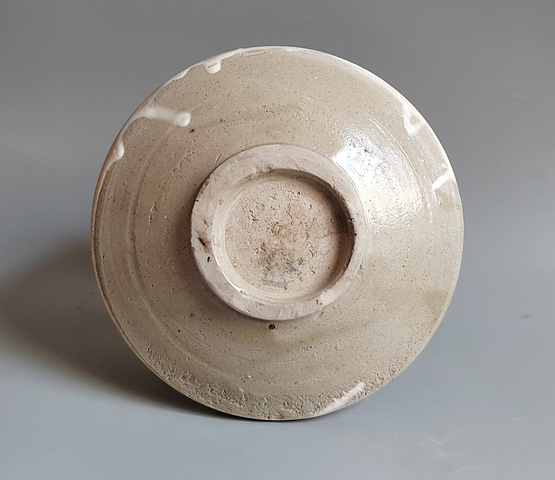古玩陶瓷精品宋金白釉折沿盤拍賣,當前價格174元