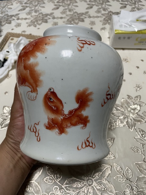 古玩陶瓷獅紋礬紅將軍罐真品鑒賞圖