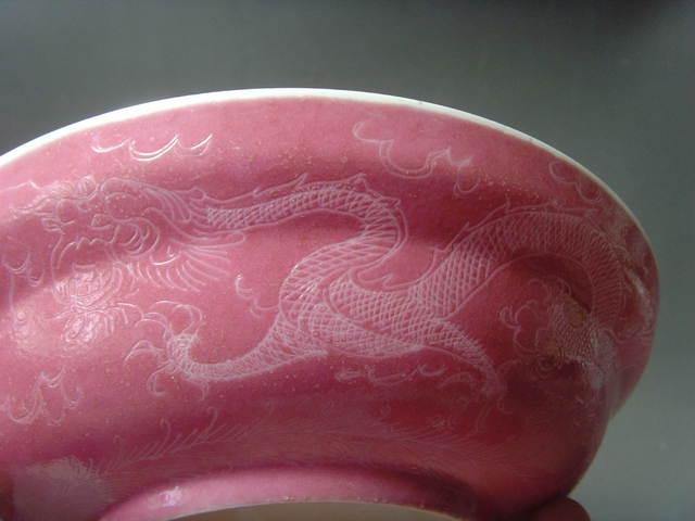 古玩陶瓷胭脂紅釉龍紋蓋盤真品鑒賞圖