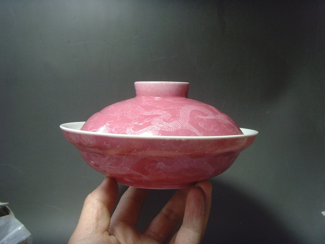 古玩陶瓷胭脂紅釉龍紋蓋盤真品鑒賞圖