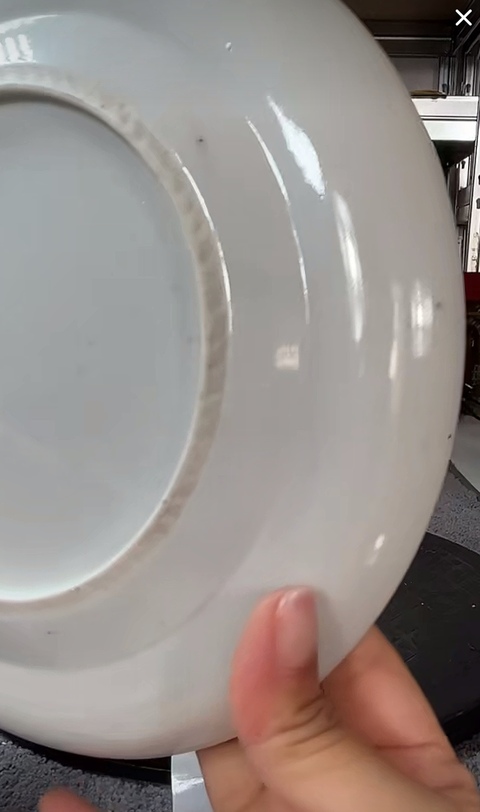 古玩陶瓷人物紋廣彩盤真品鑒賞圖