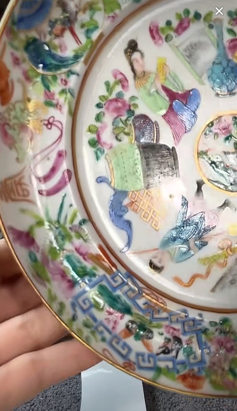 古玩陶瓷人物紋廣彩盤真品鑒賞圖