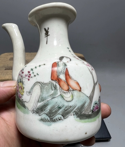 古玩陶瓷仕女紋粉彩無柄壺真品鑒賞圖