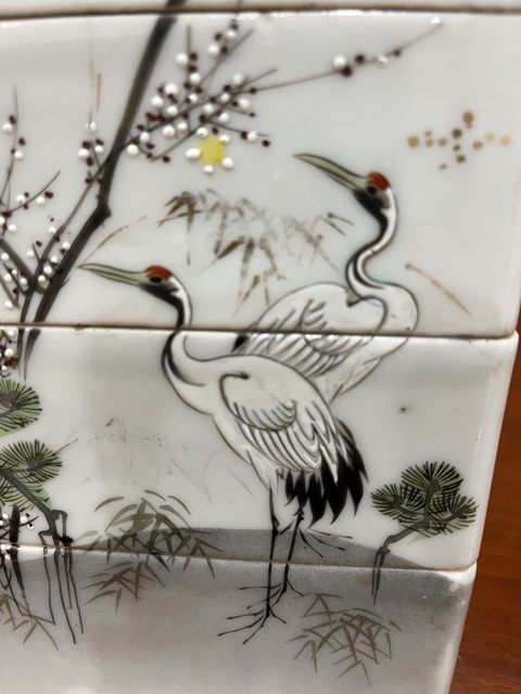 古玩陶瓷鶴紋蓋盒真品鑒賞圖