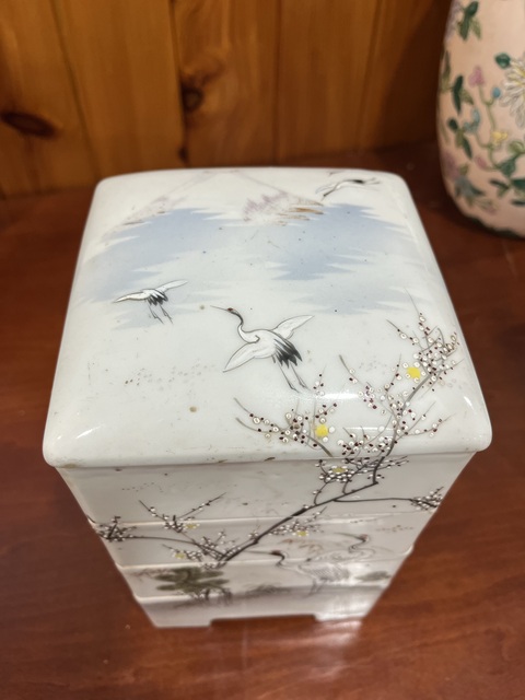 古玩陶瓷鶴紋蓋盒真品鑒賞圖
