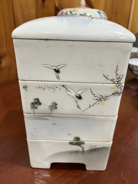 古玩陶瓷鶴紋蓋盒真品鑒賞圖