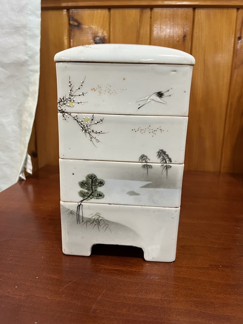 古玩陶瓷鶴紋蓋盒真品鑒賞圖