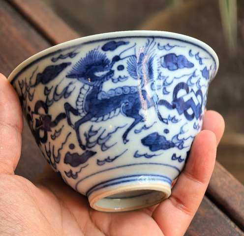 古玩陶瓷日本明治青花麒麟紋茶碗真品鑒賞圖