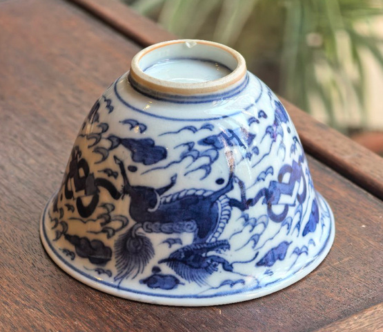 古玩陶瓷日本明治青花麒麟紋茶碗真品鑒賞圖