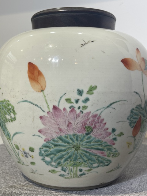古玩陶瓷清代雍正粉彩蓮池鴛鴦大罐真品鑒賞圖