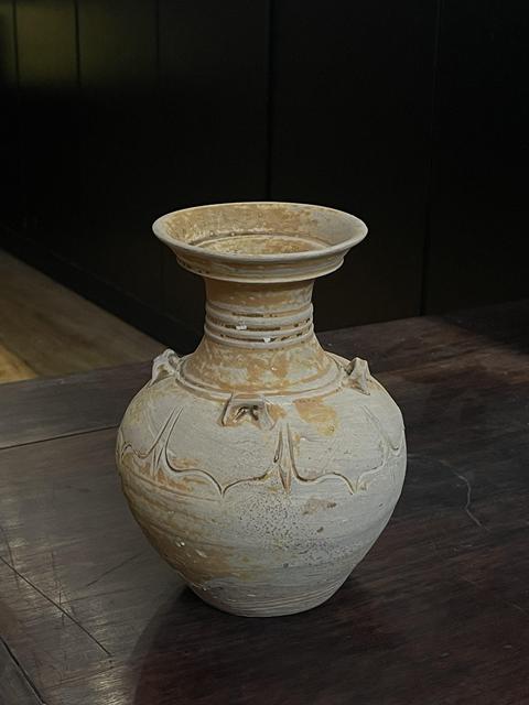古玩陶瓷南北朝青瓷四系瓶拍賣,當前價格6888元