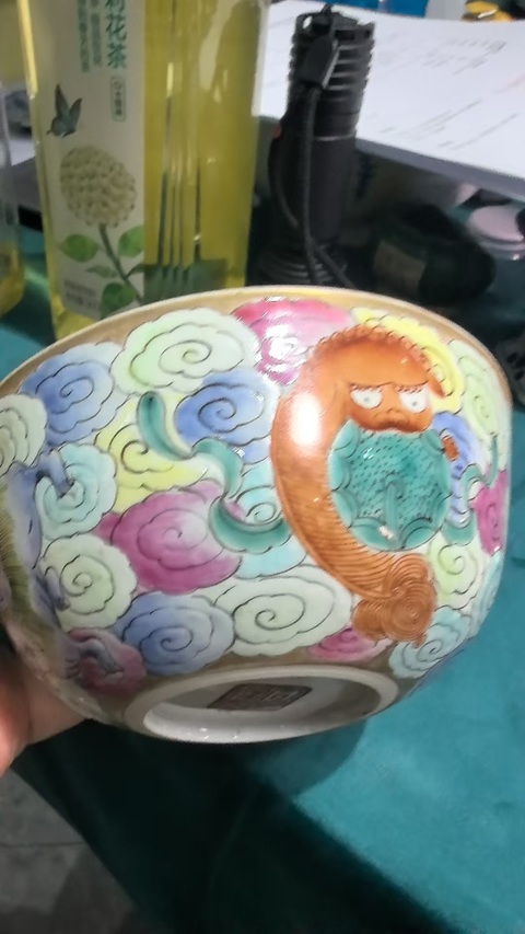 古玩陶瓷臥足粉彩碗真品鑒賞圖