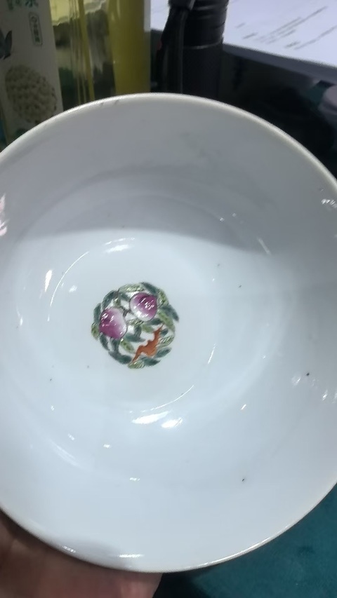 古玩陶瓷臥足粉彩碗真品鑒賞圖