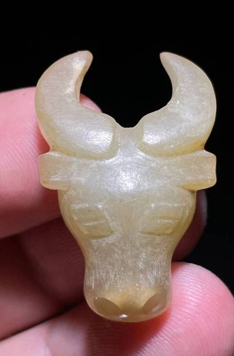 古玩玉器和田玉雕“牛面”真品鑒賞圖