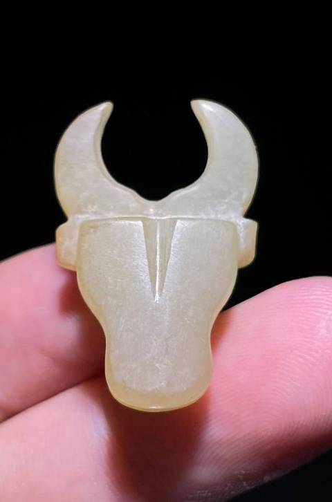 古玩玉器和田玉雕“牛面”真品鑒賞圖