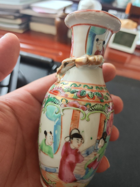 古玩陶瓷咸豐廣彩堆塑螭龍瓶拍賣，當(dāng)前價(jià)格1800元