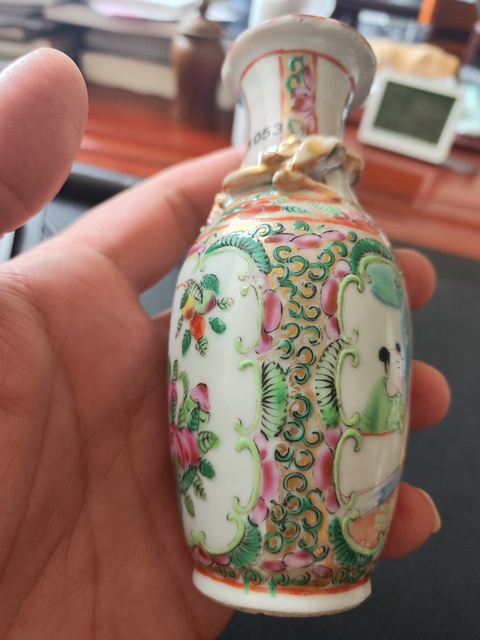 古玩陶瓷咸豐廣彩堆塑螭龍瓶拍賣，當(dāng)前價(jià)格1800元