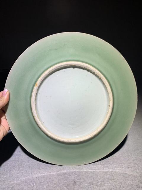 古玩陶瓷(精品清中期)豆青釉刻纏枝花卉紋大盤(有不錯收藏價值)拍賣,當前價格6888元