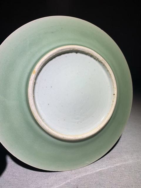 古玩陶瓷(精品清中期)豆青釉刻纏枝花卉紋大盤(有不錯收藏價值)拍賣,當前價格6888元