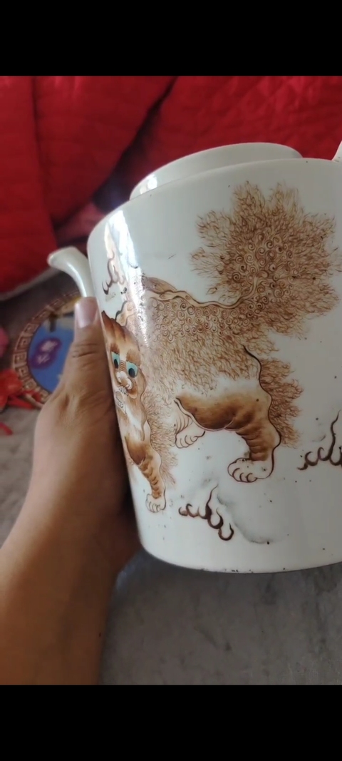 古玩陶瓷獅紋提梁壺真品鑒賞圖