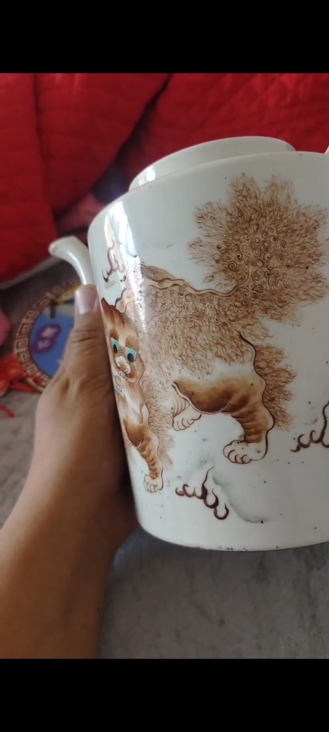 古玩陶瓷獅紋提梁壺真品鑒賞圖
