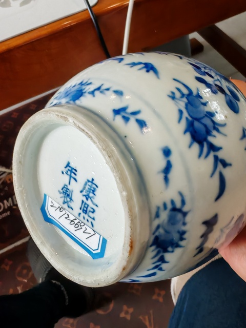古玩陶瓷青花花鳥(niǎo)紋長(zhǎng)頸瓶真品鑒賞圖