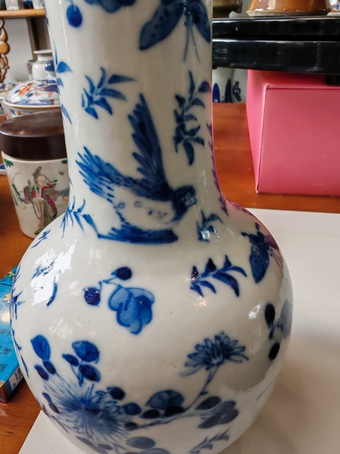 古玩陶瓷青花花鳥(niǎo)紋長(zhǎng)頸瓶真品鑒賞圖