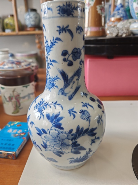 古玩陶瓷青花花鳥(niǎo)紋長(zhǎng)頸瓶真品鑒賞圖