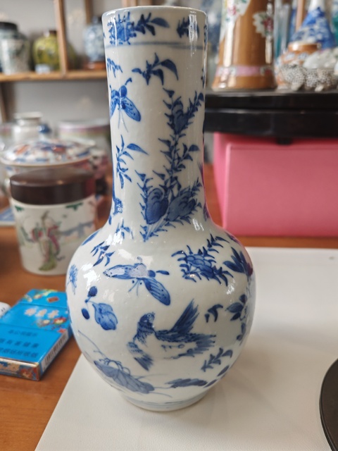 古玩陶瓷青花花鳥(niǎo)紋長(zhǎng)頸瓶真品鑒賞圖