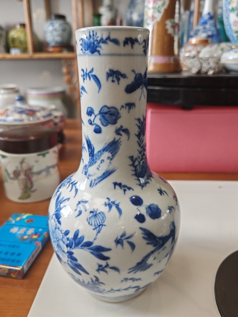 古玩陶瓷青花花鳥(niǎo)紋長(zhǎng)頸瓶真品鑒賞圖