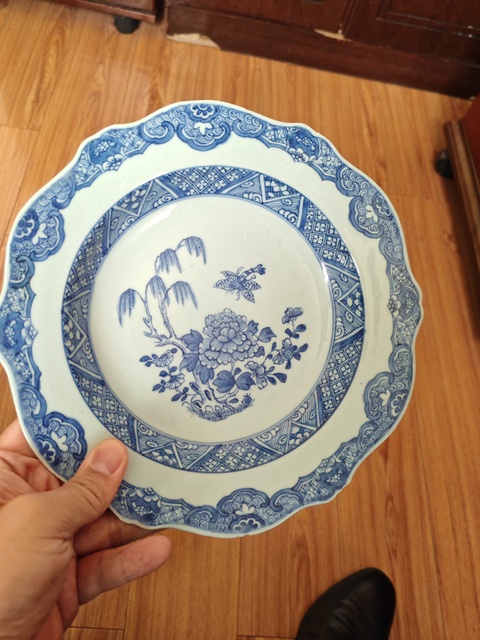 古玩陶瓷花卉紋青花盤(pán)真品鑒賞圖