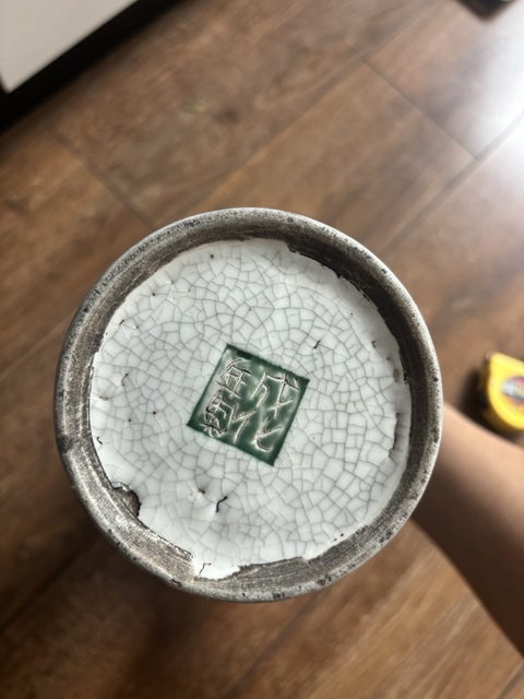 古玩陶瓷哥釉貼塑龍紋瓶真品鑒賞圖