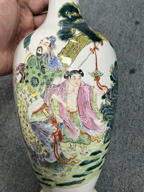 古玩陶瓷粉彩人物故事紋撇口瓶真品鑒賞圖