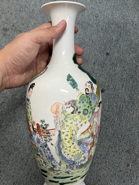古玩陶瓷粉彩人物故事紋撇口瓶真品鑒賞圖