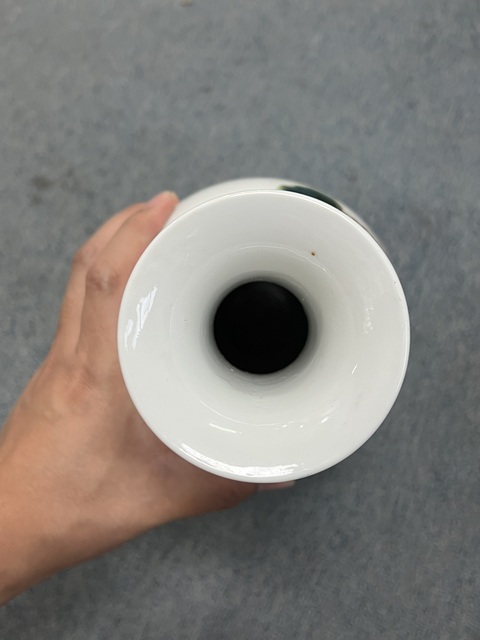 古玩陶瓷粉彩人物故事紋撇口瓶真品鑒賞圖